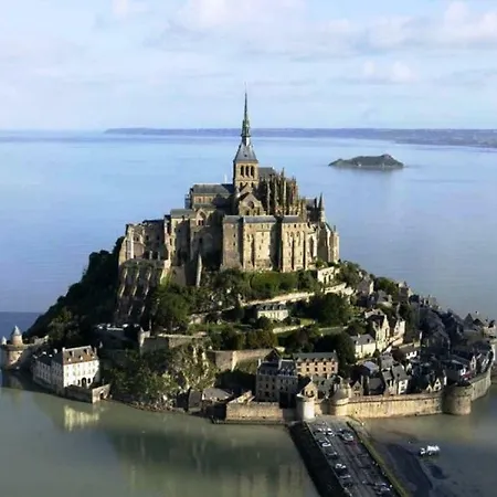 Lepetit Nid Du Mont Maison Normande Proche De La Baie Du Mont Saint Michel 蓬托尔松